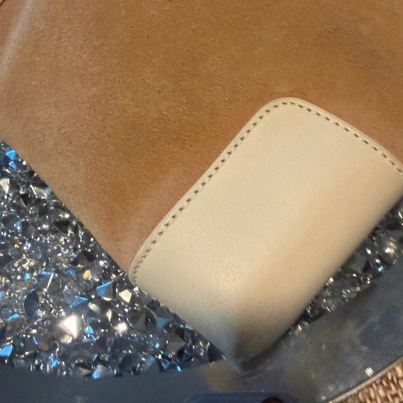 💯Loewe Tan and Cream Suede Crossbody Bag - Picture 5 of 16